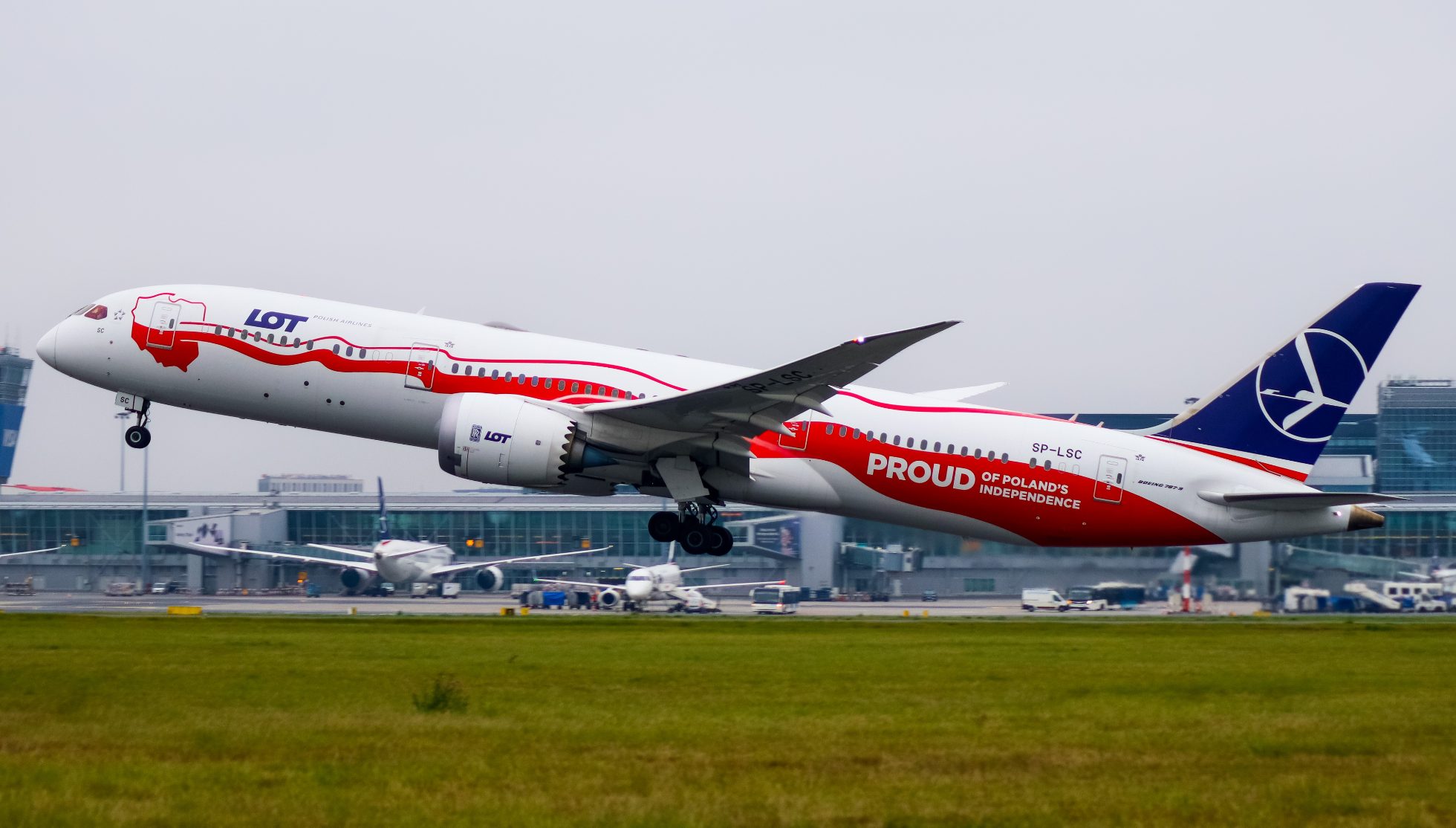 Boeing 787 startujący z Lotniska Chopina