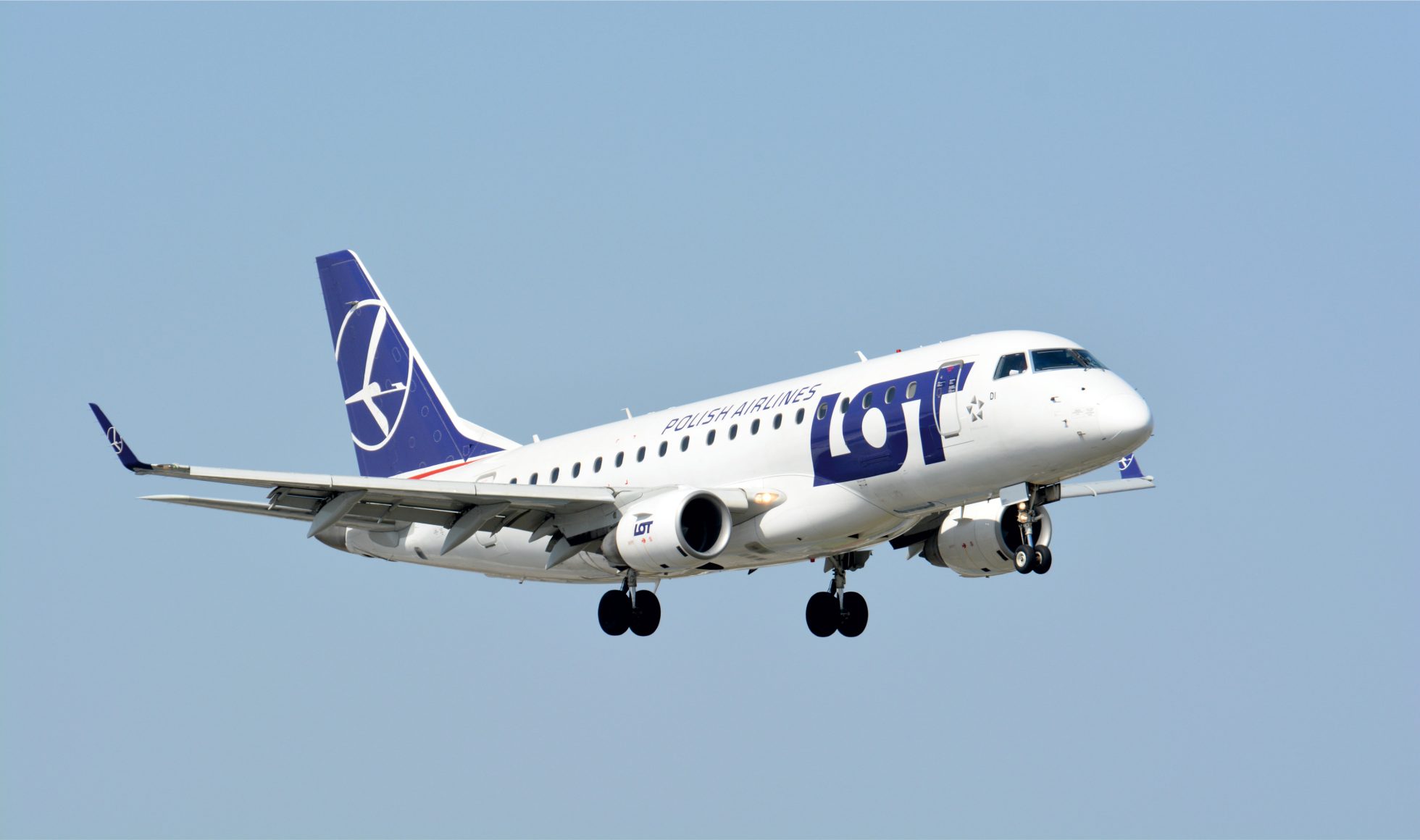 Embraer 170 während eines Fluges am Himmel