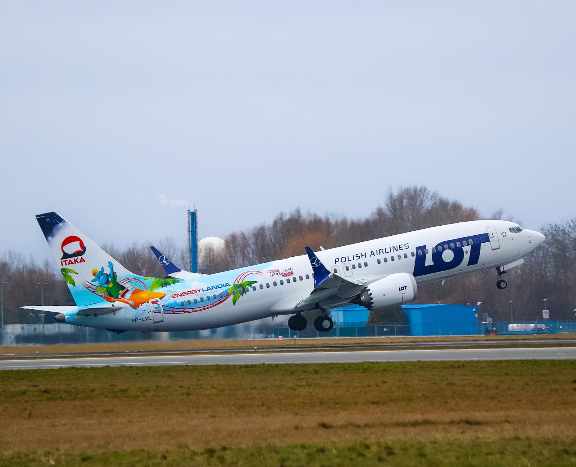 Start Boeinga 737 MAX w malowaniu ITAKA & Energylandia