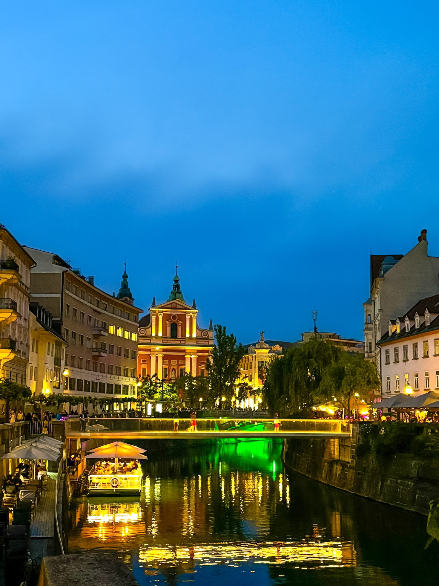 Miasto w Słowenii nocą