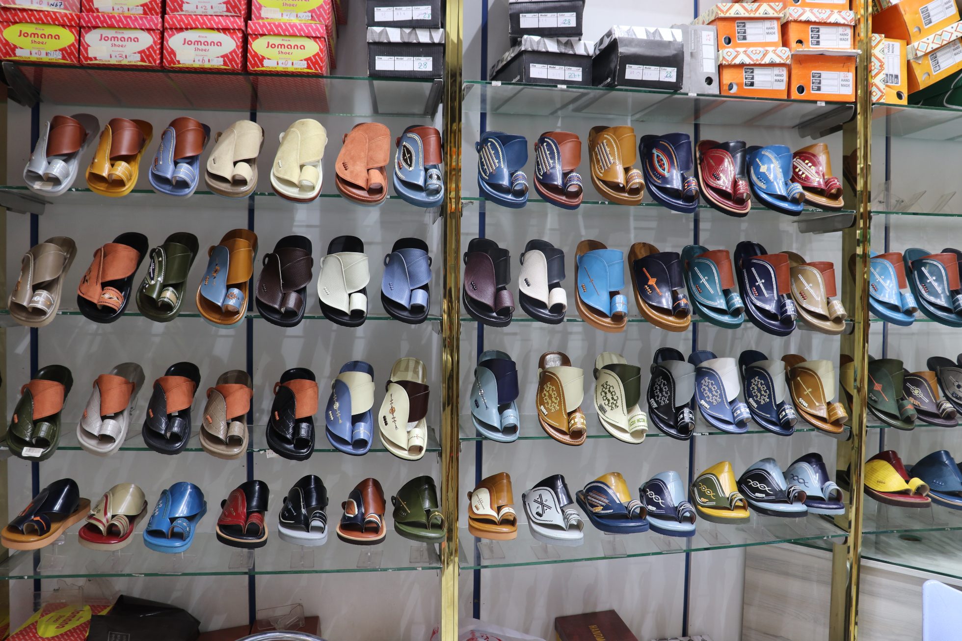 Tradycyjne buty na markecie Souk Al Zal 