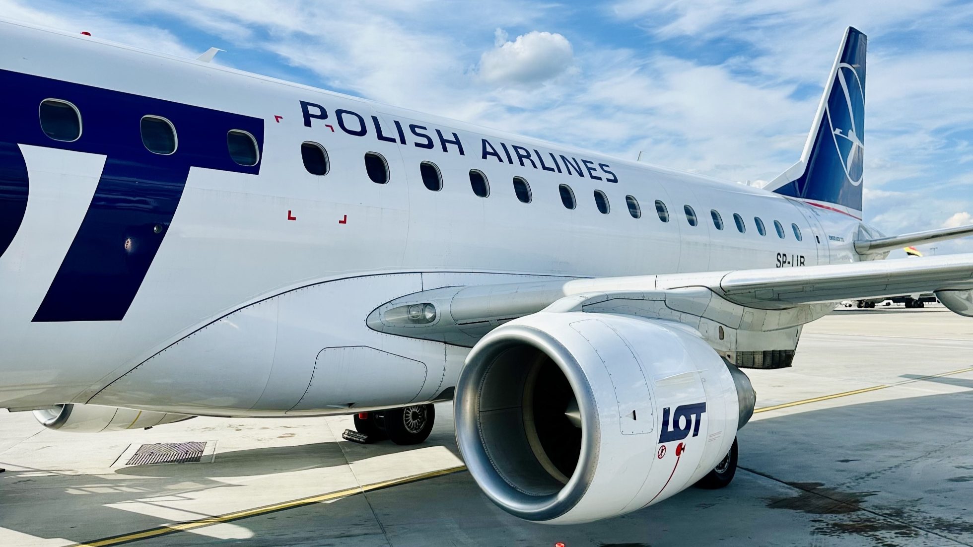 kadłub samolotu Embraer 175 na lotnisku Chopina